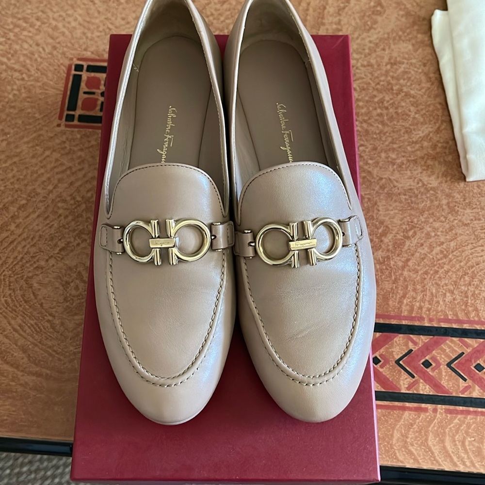 Ladies Ferragamo flats size 8 1/2 worn once